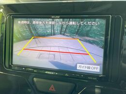 【バックカメラ】駐車時に後方がリアルタイム映像で確認できます。大型商業施設や立体駐車場での駐車時や、夜間のバック時に大活躍！運転スキルに関わらず、今や必須となった装備のひとつです！