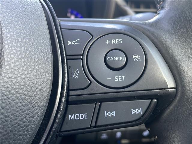 【アダプティブクルーズコントロール】アクセルを離しても一定の速度で走行し、先行車の速度を検知し、追従走行してくれるため負担軽減で快適です♪