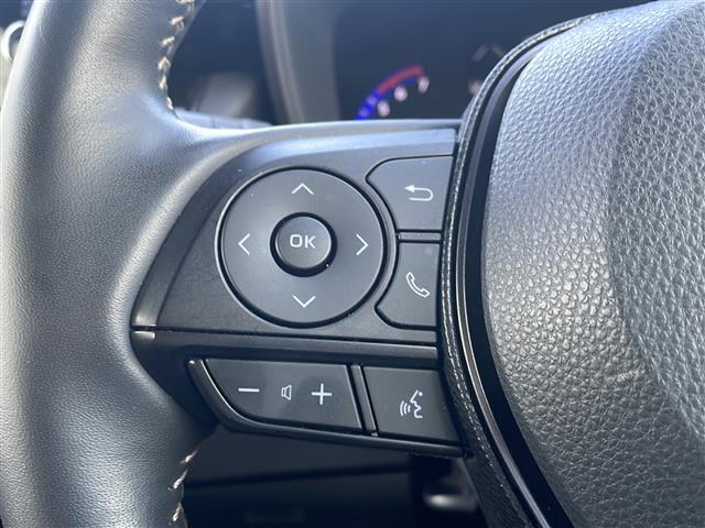 【ステアリングスイッチ】運転中に目線を下げることなく、ナビ操作・音量調節ができる機能です♪