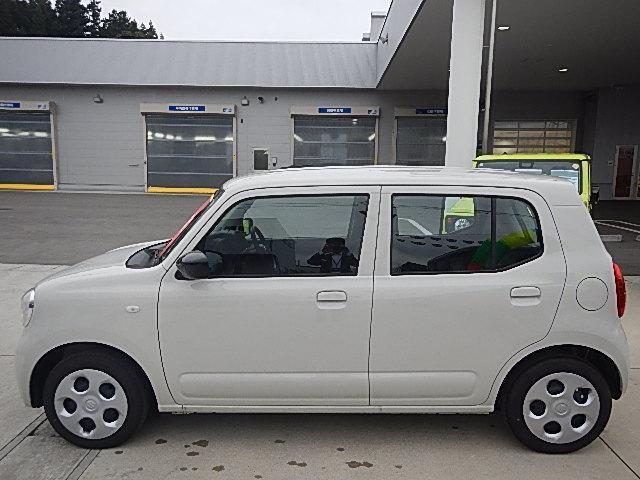 ボディーカラーはソフトベージュメタリックです。