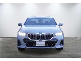 BMWのまさに「顔」ともいえる「キドニー・グリル」は、他の追随を許さない存在感を誇り、「キドニー・グリル」を見かけただけでBMWの風格を感じさせます！！