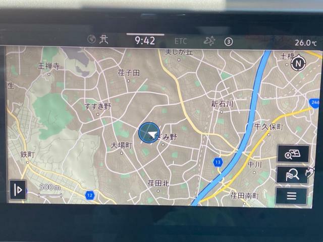 スマートフォン用アプリ[Apple CarPlay][Android Auto]対応の純正ナビ Discover Pro を装備、ラジオのほか、USB、Bluetoothも対応しています。