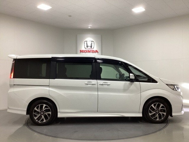 購入後も自社指定整備工場完備でお客様の愛車をしっかりサポート致します！御納車時には安全かつ安心してお乗り頂けるようホンダ専門知識を持つ整備スタッフが点検・整備・装備も説明をしてお渡ししております。