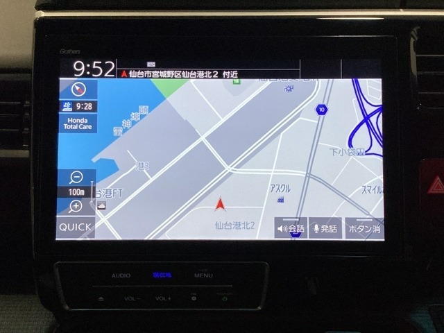 ワイド画面のナビゲーションはフルセグTV、インターナビ対応のGathers純正メモリーナビを搭載しています。Bluetoothオーディオ機能がありますので、スマートフォンなどの音楽も再生できます。