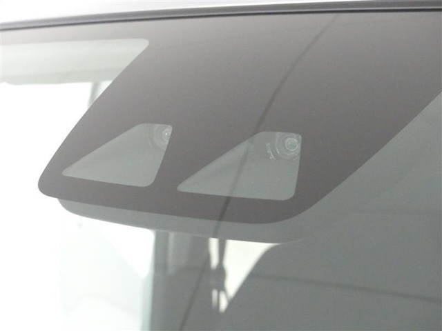 サポカーは、高齢運転者を含めたすべてのドライバーによる交通事故の発生防止・被害軽減対策の一環として、国が推奨する新しい自動車安全コンセプトです。詳しくは販売店スタッフまでおたずねください。