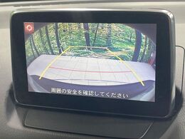 【バックカメラ】駐車時に後方がリアルタイム映像で確認できます。大型商業施設や立体駐車場での駐車時や、夜間のバック時に大活躍！運転スキルに関わらず、今や必須となった装備のひとつです！
