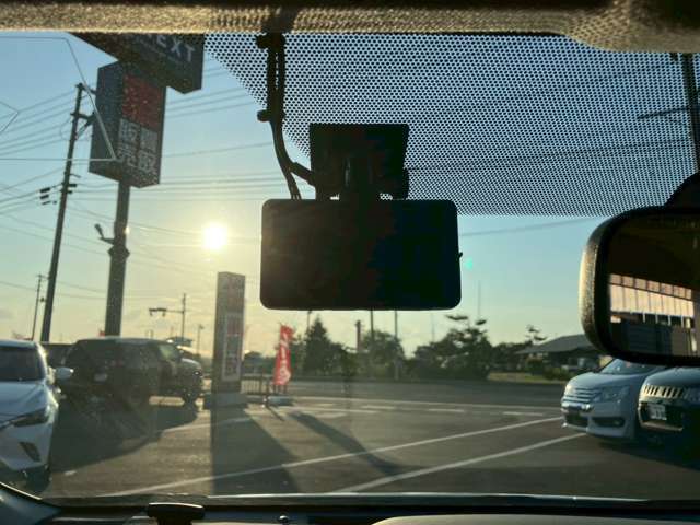 【ドライブレコーダー】愛車に取り付けることで映像と音声を記録してくれるドライブレコーダーは、事故の際に確かな証拠能力を発揮してくれます。