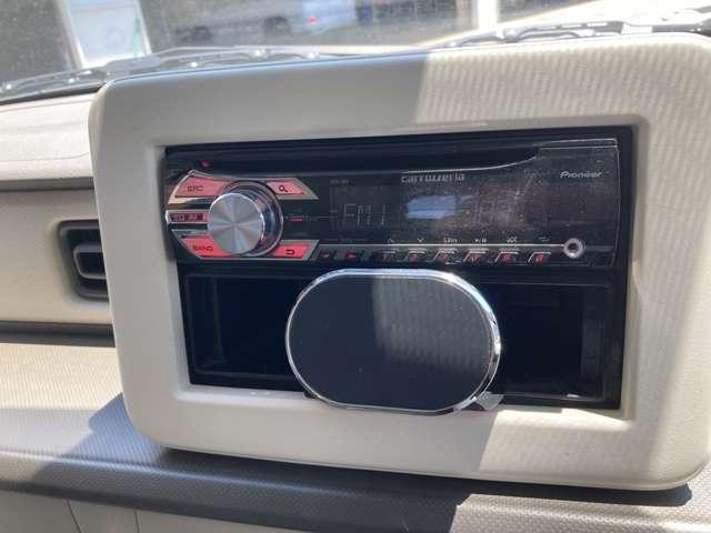 運転席回りの各種操作部となります。ご不明な装置などございましたらお気軽にお尋ねください。