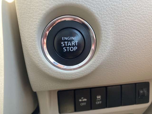 運転席回りの各種操作部となります。ご不明な装置などございましたらお気軽にお尋ねください。