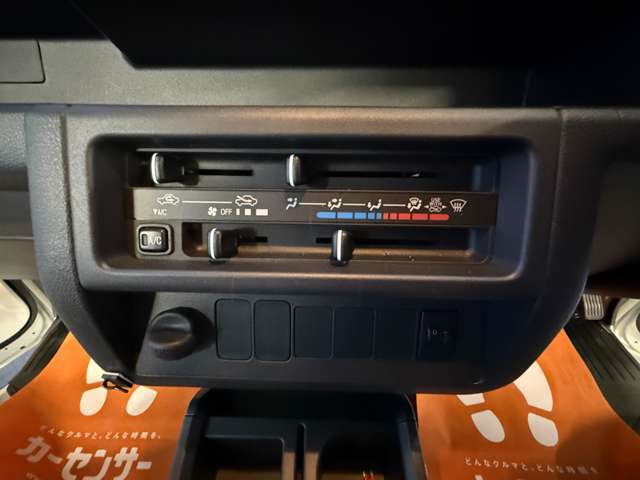 【インパネ周り】視界がよく運転しやすい設計となっております。