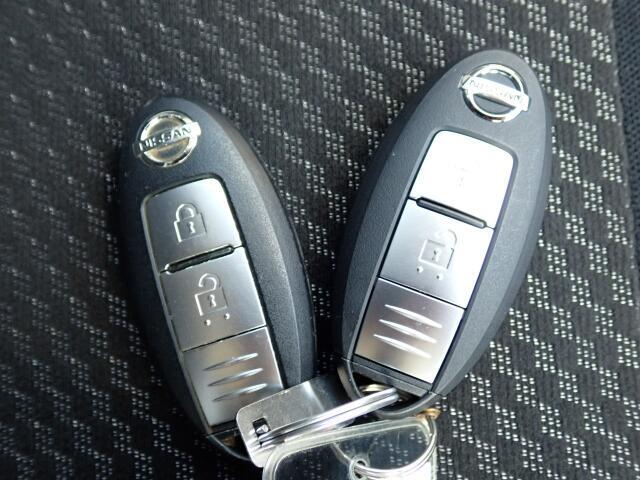 スマートキー装備！キーをポケットやバッグに入れたまま、ドアロックの開錠・施錠・エンジン始動が可能です。