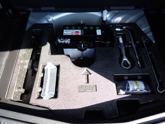 パンク修理キットが付いてます.