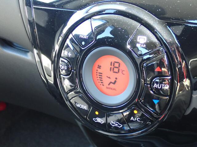オートエアコン装備。温度設定が出来て、室内快適ですよ。