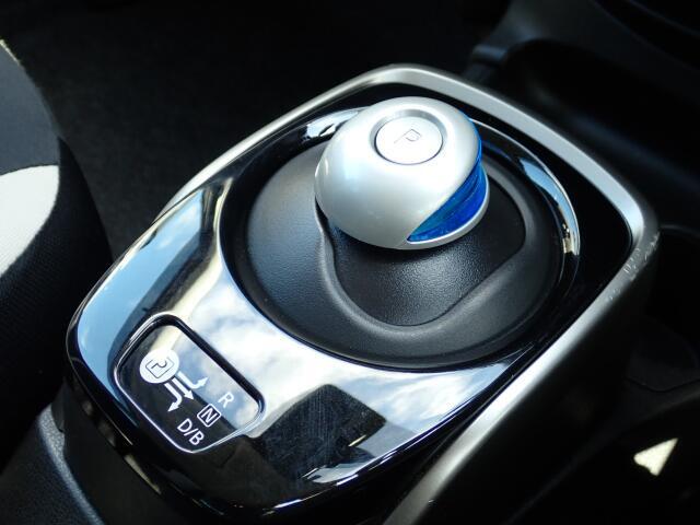 シフトノブはスレがなく、きれいな状態です。いつでも触れる部分がきれいだと大切に乗られていたことが分かりますよ。