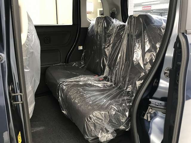 ご購入後には洗車も欠かせませんよね！？当店では、洗車のプロが普段お手入れが行き届かない箇所も済み済みまで綺麗にしています！
