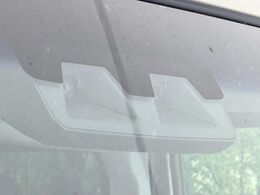 【スマートアシスト】走行中に前方の車両等を認識し、衝突しそうな時は警報とブレーキで衝突回避と被害軽減をアシスト。より安全にドライブをお楽しみいただけます。