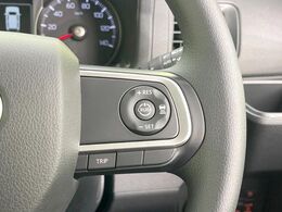 【アダプティブクルーズコントロール】高速道路での長距離走行が楽に！！自動で速度を保つクルーズコントロールが、衝突軽減システムと連携し、前方の車両を感知して車間を保つように速度調節してくれます！！