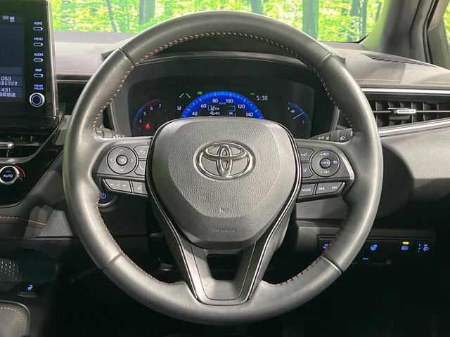 インテリアに合わせたデザインのステアリングは、運転される方のことも考え、運転しやすい形状、大きさです。是非一度、実際に触ってお確かめください。