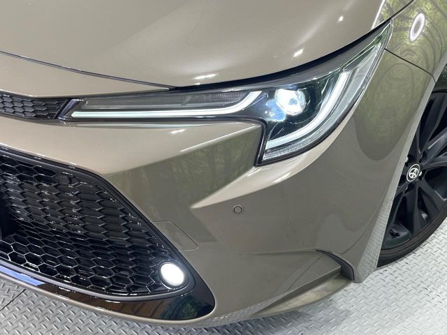 【LEDヘッドライト】悪天候や夜間走行時も良好な視界を確保し安心して運転できる高輝度LEDヘッドライトを装備！点灯速度が早く、消費電力も抑えられています。