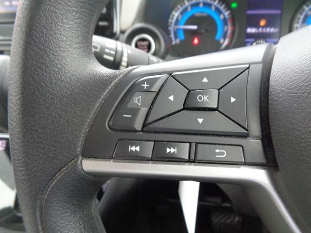 運転中も便利なステアリングスイッチ♪