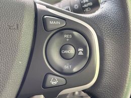 【ホンダセンシング】走行中に前方の車両等を認識し、衝突しそうな時は警報とブレーキで衝突回避と被害軽減をアシスト。より安全にドライブをお楽しみいただけます。