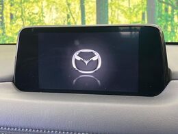 【メーカー純正ナビ】インテリアに溶け込むスタイリッシュな「専用設計」メーカーナビを装備♪視認性や操作性など基本性能にも優れ、より上質なカーライフをお楽しみいただけます。