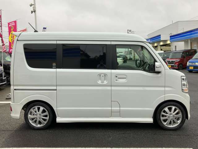 4ヶ月の消耗品も含む無料保証とオプションにて最長5年走行無制限の延長保証☆遠方のお客様はお近くのディーラーにて保証修理をお受けできます♪但し、現状販売車両は除きます。