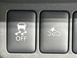 【エマージェンシーブレーキ】走行中に前方の車両等を認識し、衝突しそうな時は警報とブレーキで衝突回避と被害軽減をアシスト。より安全にドライブをお楽しみいただけます。