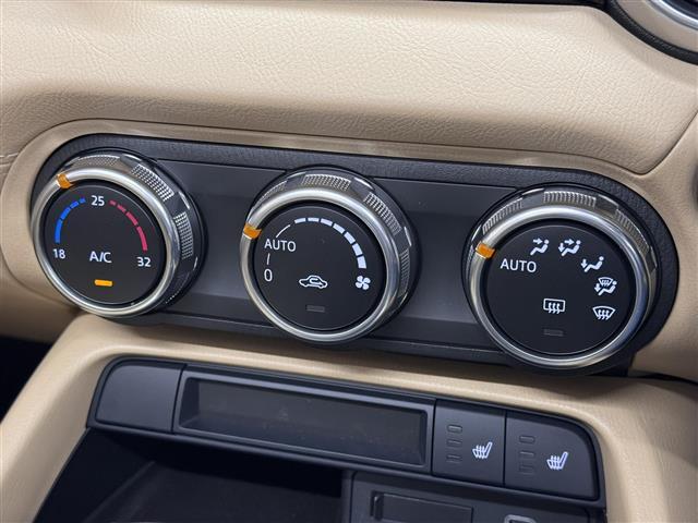 【オートエアコン】お好みの温度設定を行うことで、昼夜問わず寒暖差の大きい時期にも自動で風量を調整。快適なドライブを楽しめます。