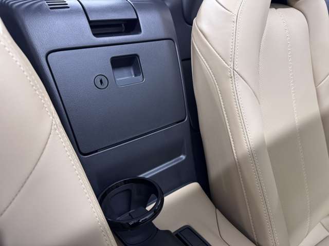 店舗にて現車の確認もいただけますので、お電話で在庫のご確認の上是非ご来店くださいませ。