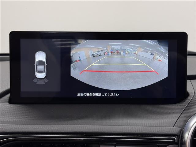 【バックカメラ】駐車時に後方がリアルタイム映像で確認できます。大型商業施設や立体駐車場での駐車時や、夜間のバック時に大活躍！運転スキルに関わらず、今や必須となった装備のひとつです！