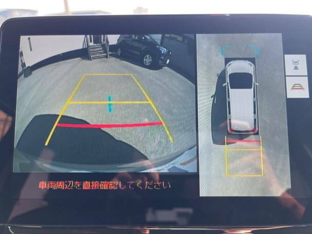 【パノラミックビューモニター】専用のカメラにより、上から見下ろしたような視点で360度クルマの周囲を確認することができます☆死角部分も確認しやすく、狭い場所での切り返しや駐車もスムーズに行えます。