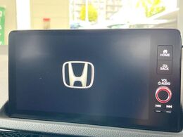 【純正ナビ】人気の純正ナビを装備しております。ナビの使いやすさはもちろん、オーディオ機能も充実！キャンプや旅行はもちろん、通勤や買い物など普段のドライブも楽しくなるはず♪