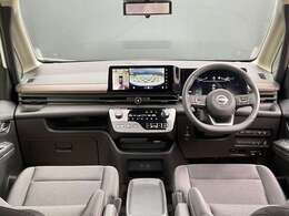 運転席周りになります。内装色はブラックです。