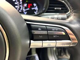 【マツダ・レーダークルーズコントロール】高速道路での長距離走行が楽に！自動で速度を保つクルーズコントロールが、衝突軽減システムと連携し、前方の車両を感知して車間を保つように速度調節してくれます！！