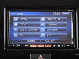 オーディオ一体型純正ナビです。　ラジオ、CD・フルセグTV、Bluetoothオーディオ接続が利用可能です。