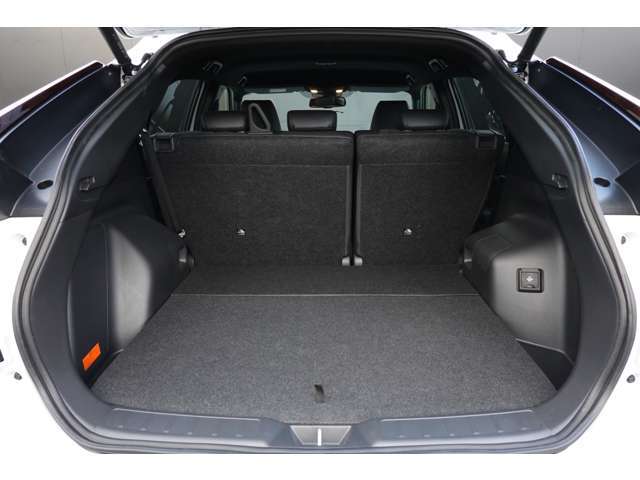 ラゲッジスペース　6：4分割可倒式リヤシート