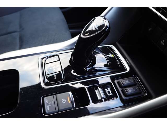 フロアシフトセレクトレバー　電動パーキング＆オートホールド　シートヒーター