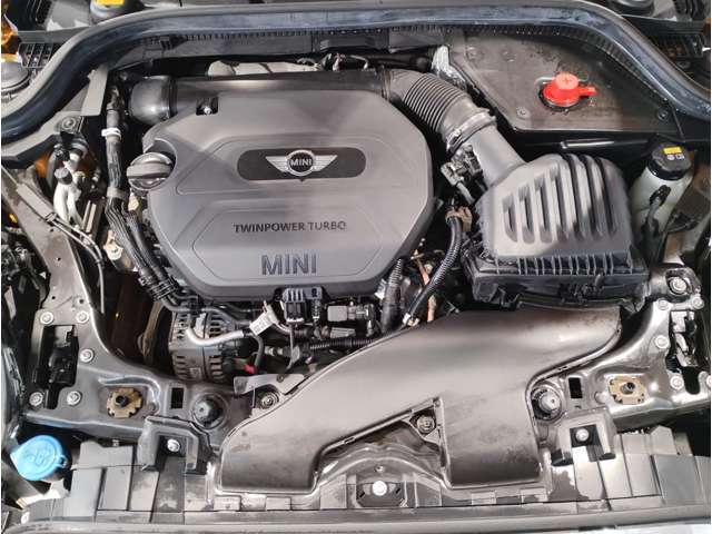 大きいトルクによって、アクセルをそれほど踏み込まなくても、グングン進みます。アクセルをそれほど回さなくてもスーっと気持ち良く走行してくれますので、余裕がうまれ、長距離ドライブでも疲れにくいです。