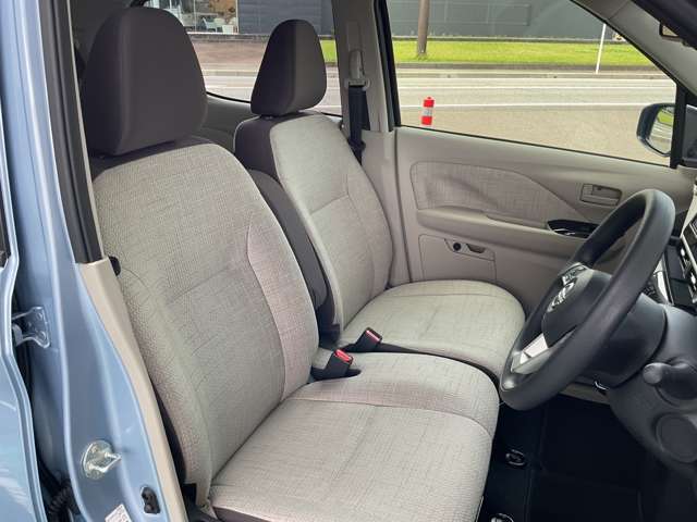 運転席・助手席の方が座るシートです。実際お座りいただくのが、分かりやすいと思います。お気軽にご来店ください