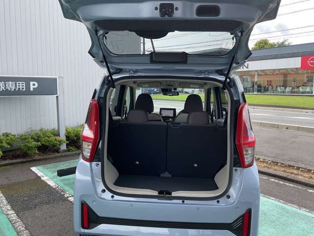 大きく開くリヤハッチ,荷物スペースも確保できます
