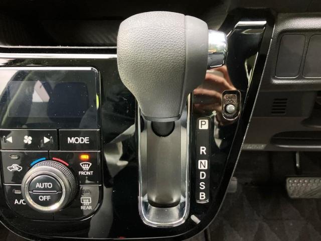 WECARSの展示場では実際に見て、触ってお車をお選びいただけます！知識の豊富な営業スタッフが様々なカーライフをご提案いたします！