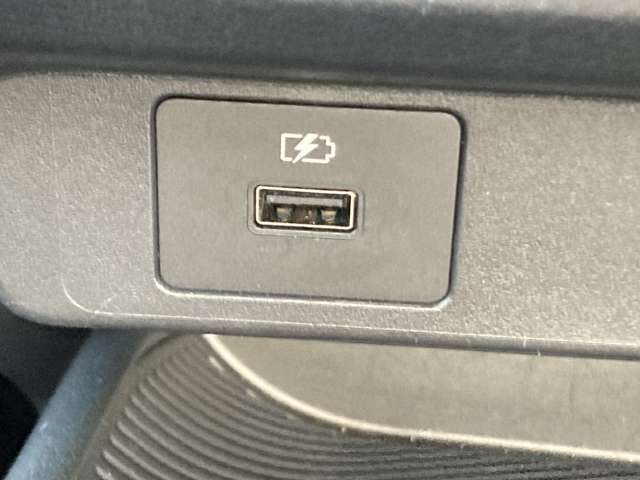USB充電ポートも搭載しております。