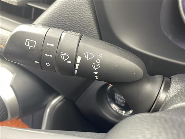 気になる車はすぐにお問い合わせください！画面右側の0066から始まる無料ダイヤルからお問い合わせ下さい！専門スタッフがお車のご質問にお答えいたします！