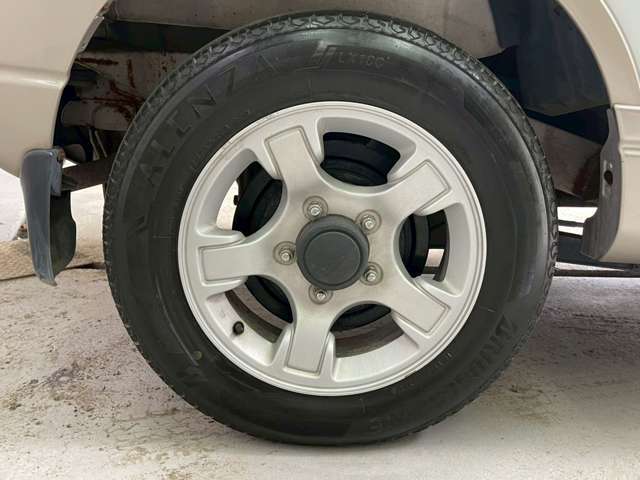 営業時間は、10：00～20：00の営業となります。定休日は不定休のため、ご来店される際は一度お電話いただけると助かります。