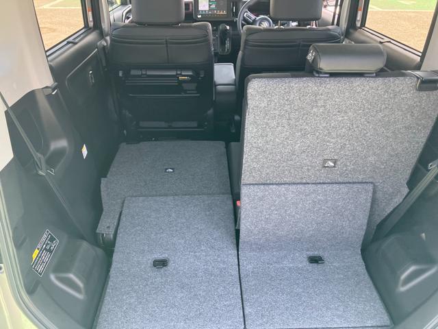 リアシートは片側ずつ