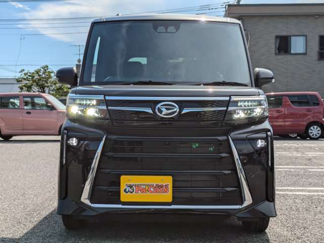 【展示車両】　当社は届出済未使用車を中心に、軽自動車から普通乗用車はもちろん、貨物車両やトラック・大型車両の中古車・登録済未使用車・新車すべてのお車が取扱可能！