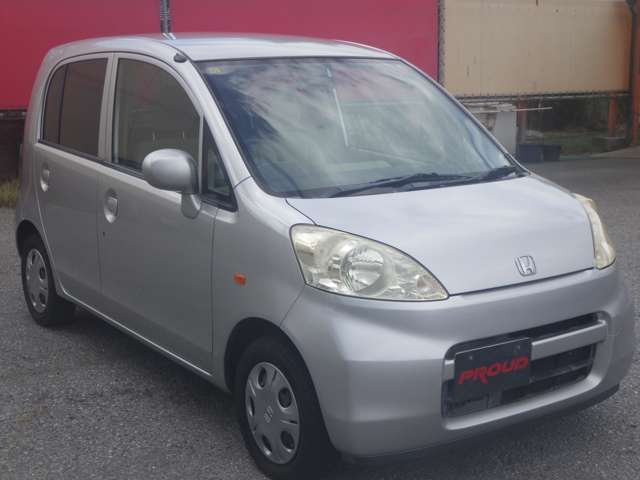 車両入庫チェックではエンジン・機関系をはじめ、電装装備、内装など100項目以上のチェックをしています。試乗も行なっていますのでご安心下さい。