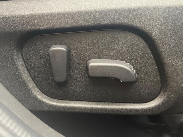 【パワーシート】スイッチ一つで簡単にシートの微調整が可能！電動だから力もいりません！快適なシートポジションにセットして、快適なドライブをお楽しみください。