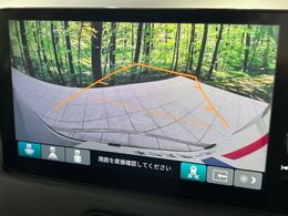【バックカメラ】駐車時に後方がリアルタイム映像で確認できます。大型商業施設や立体駐車場での駐車時や、夜間のバック時に大活躍！運転スキルに関わらず、今や必須となった装備のひとつです！